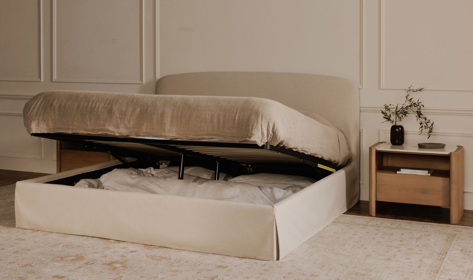 Moes Joan King Storage Bed RN-1151