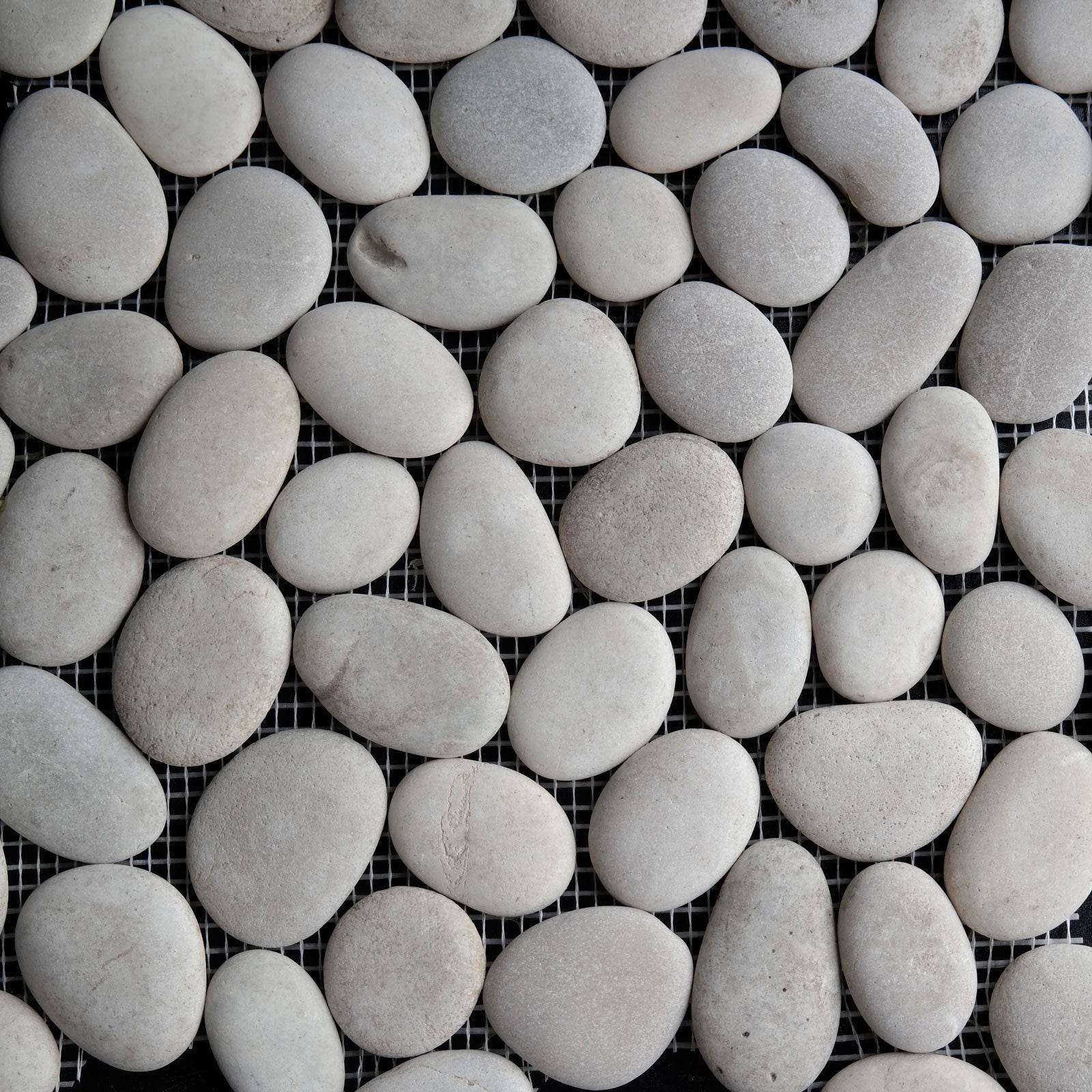 Round Pebble Mosaic Beige Stone Honed