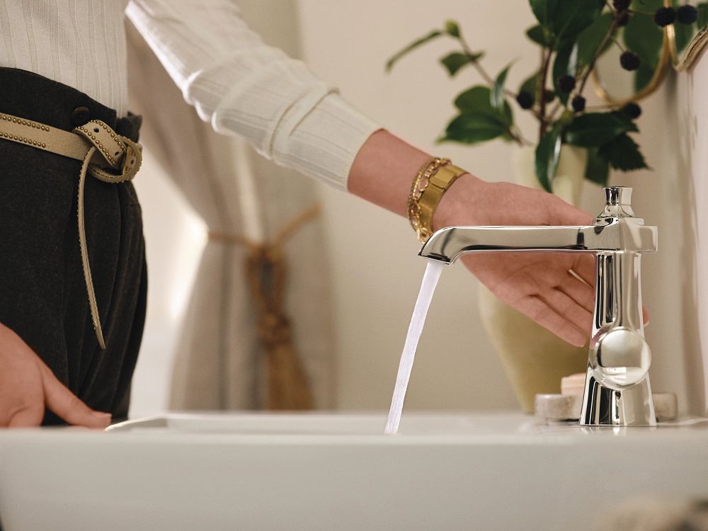Flara MotionSense One-Handle Touchless Bathroom Faucet