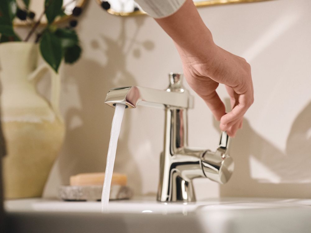 Flara MotionSense One-Handle Touchless Bathroom Faucet