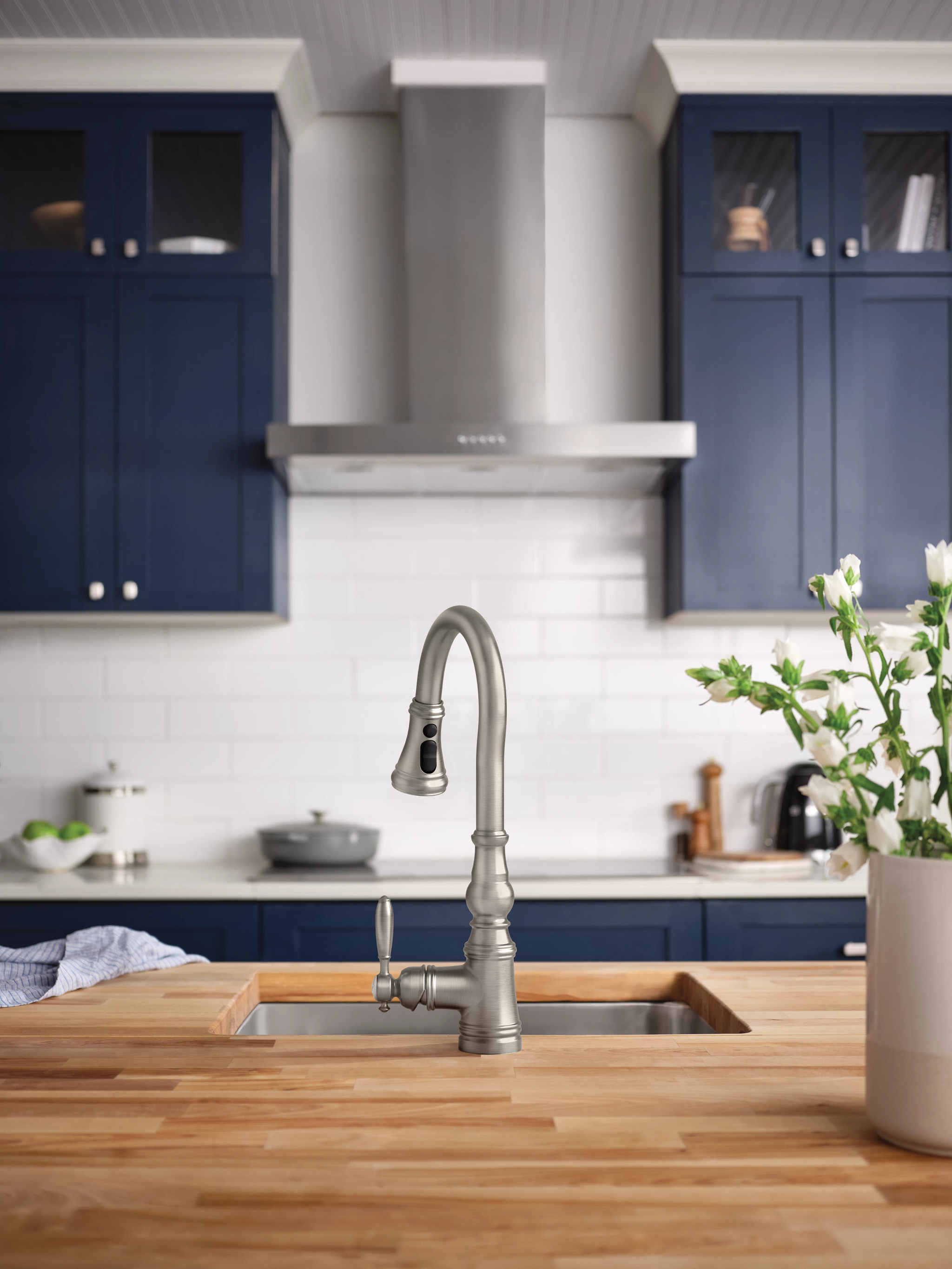 Moen S73094 Weymouth Pulldown Kitchen Faucet with Magnetix Docking