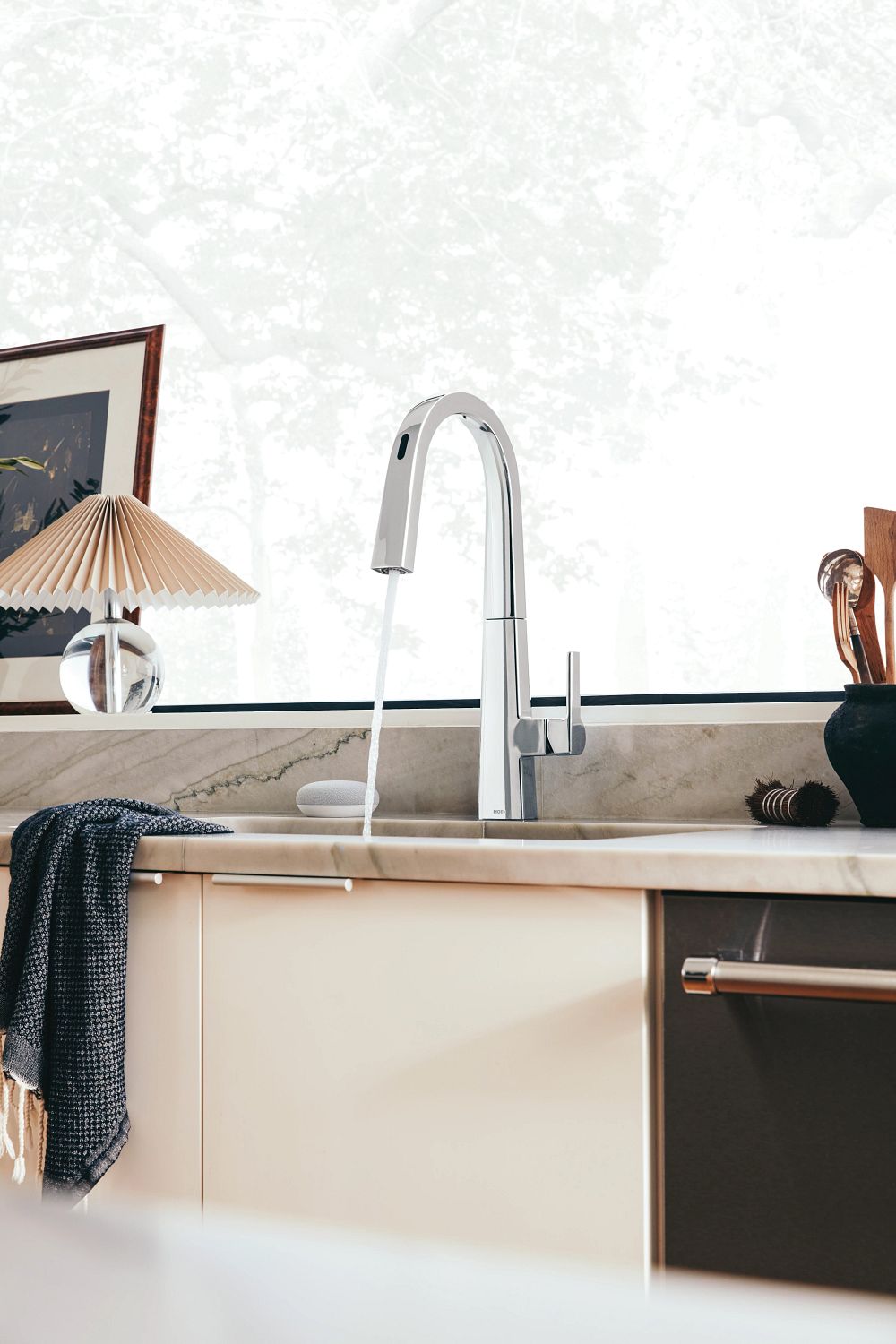 Nio Motion Control Smart Pulldown Touchless Kitchen Faucet