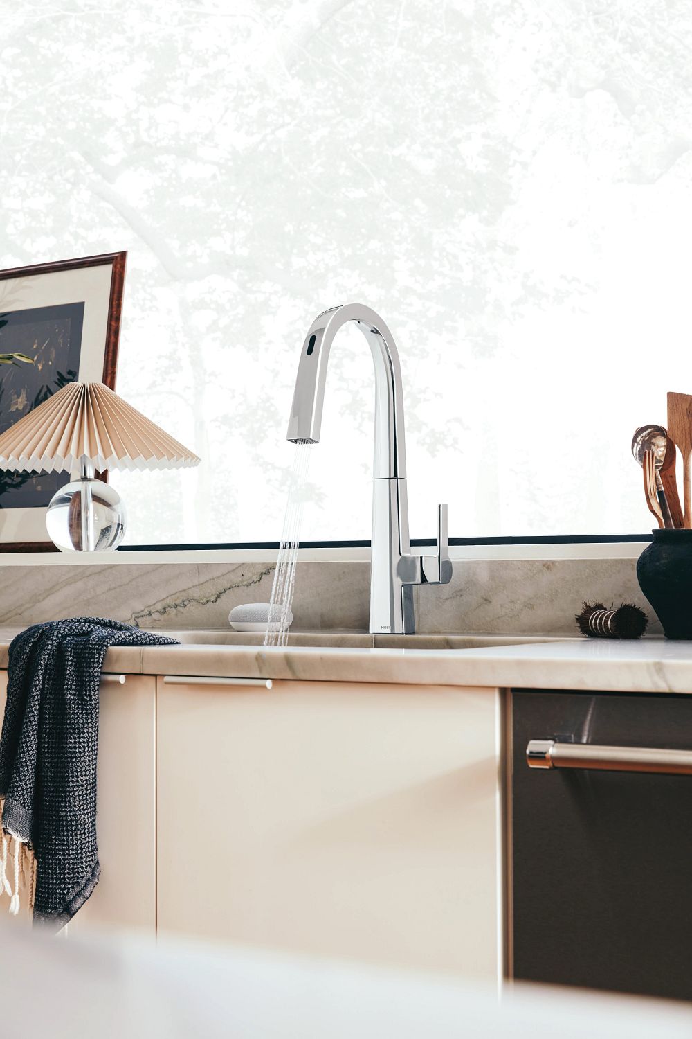 Nio Motion Control Smart Pulldown Touchless Kitchen Faucet