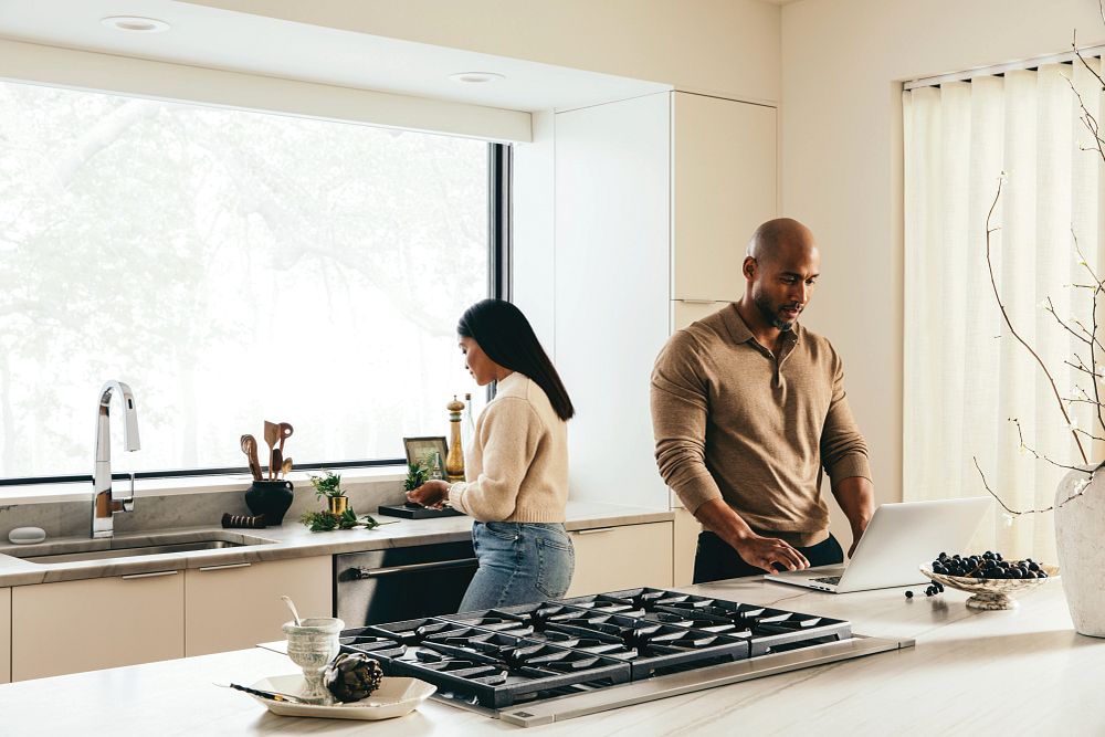 Nio Motion Control Smart Pulldown Touchless Kitchen Faucet