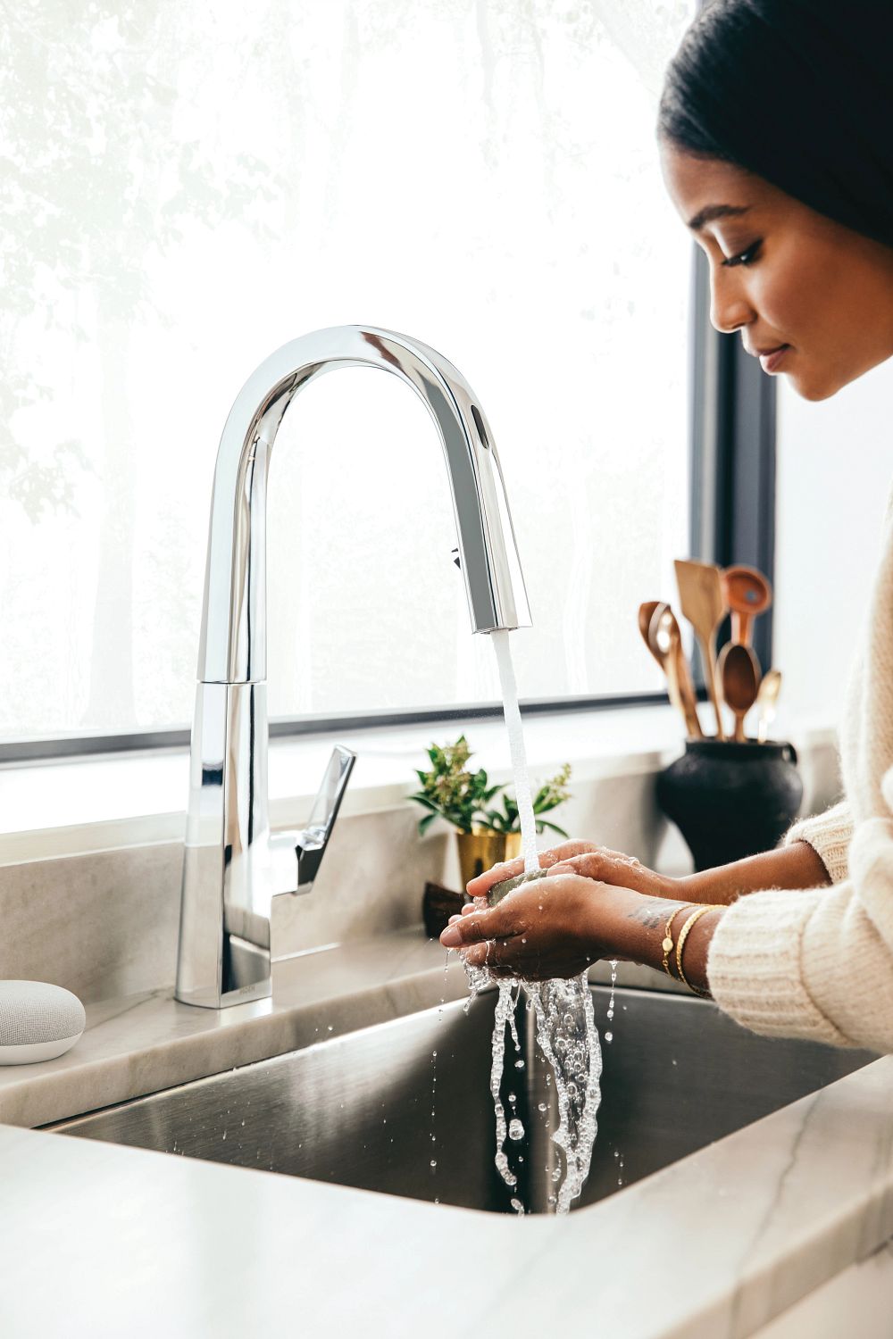 Nio Motion Control Smart Pulldown Touchless Kitchen Faucet