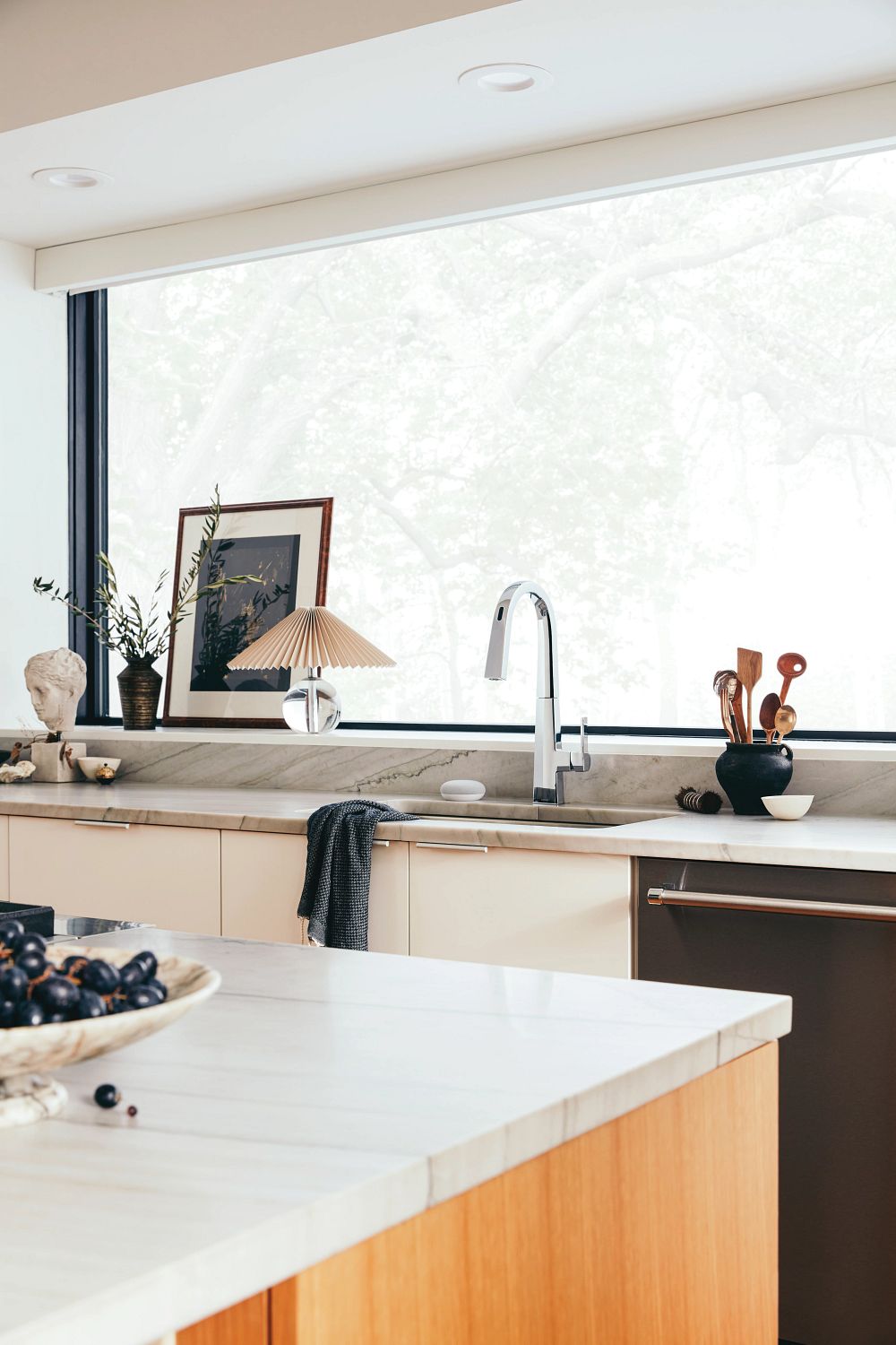 Nio Motion Control Smart Pulldown Touchless Kitchen Faucet
