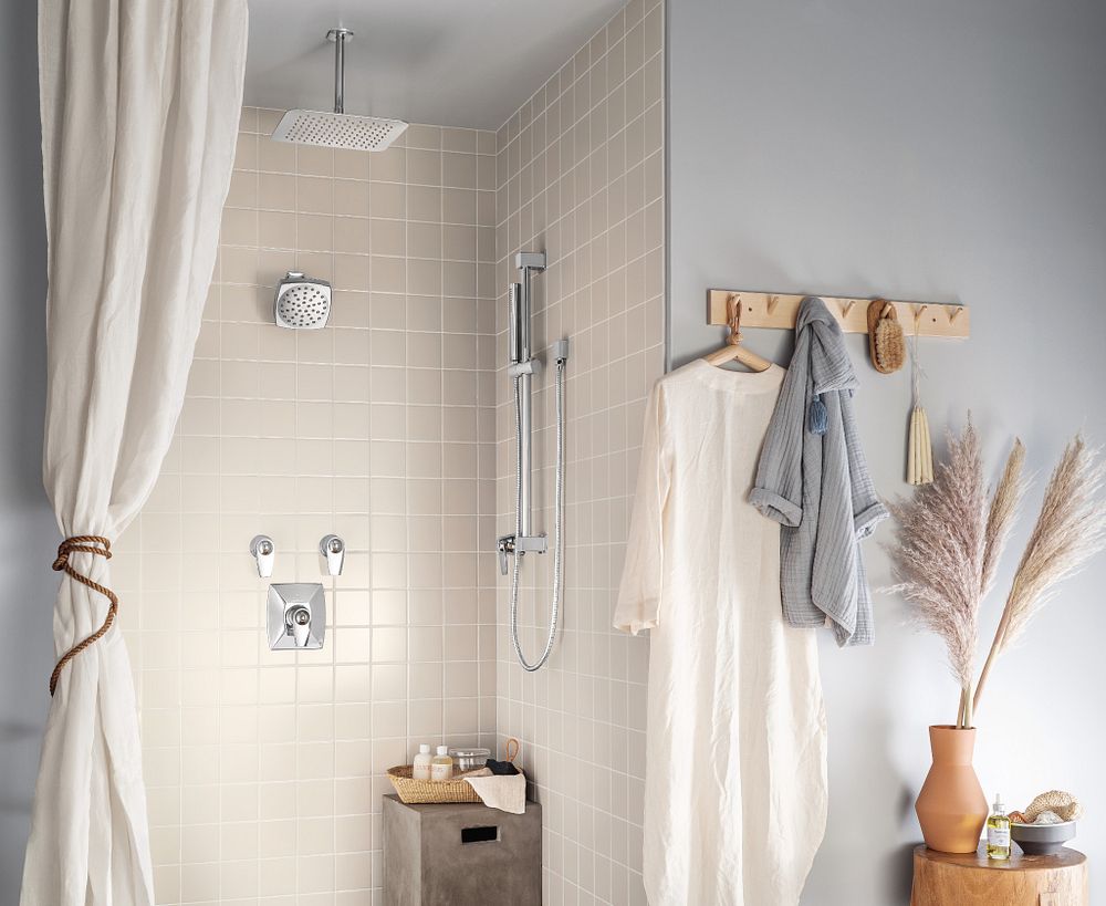 Moen One-Function 6" Diameter Spray Head Rainshower