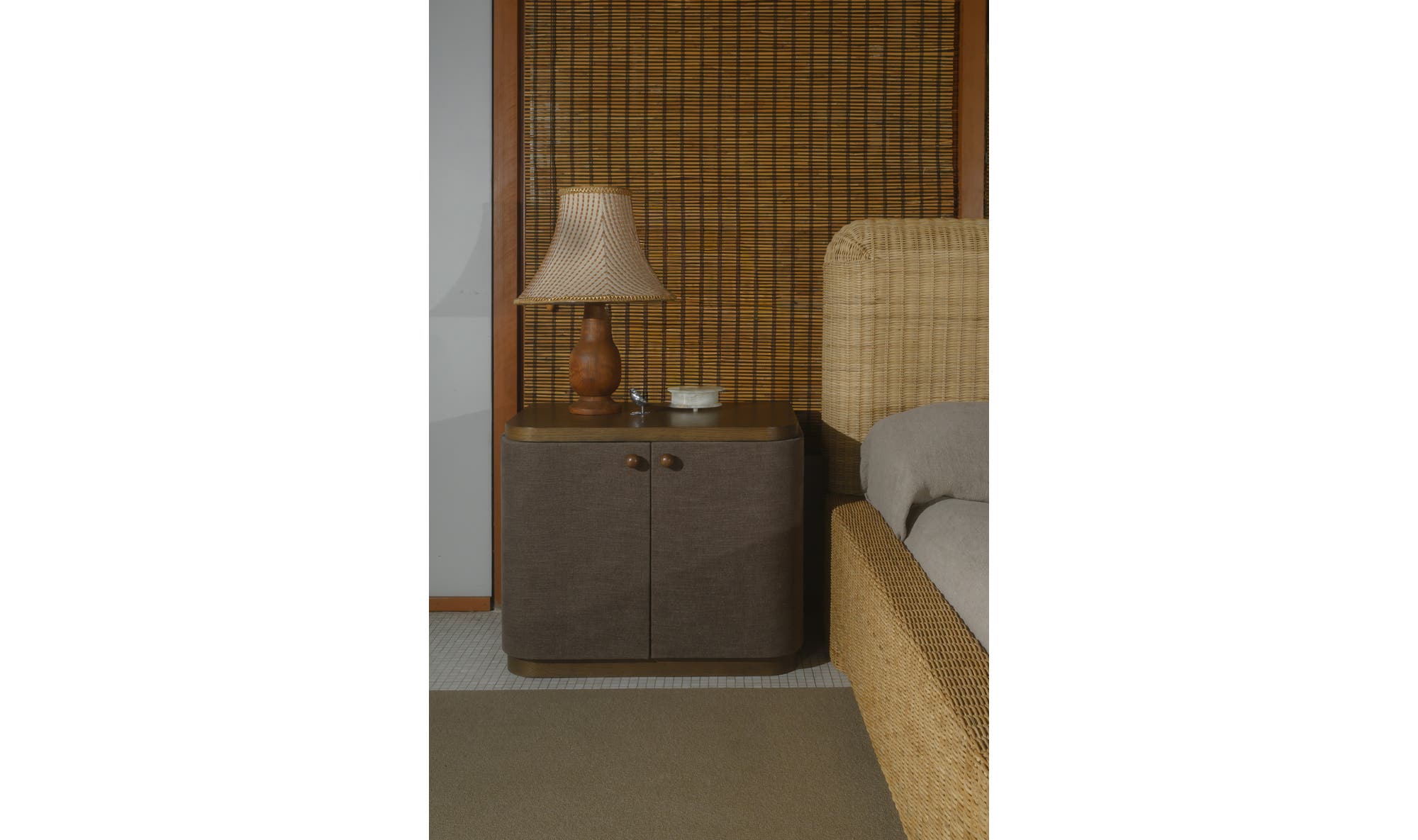 Moes Simone Nightstand TU-1002