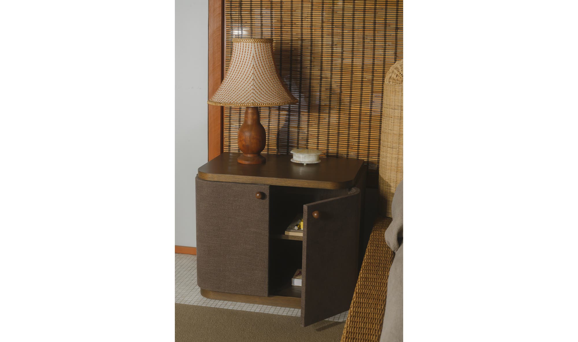 Moes Simone Nightstand TU-1002