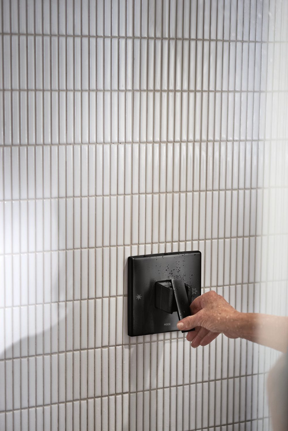 90 Degree M-CORE 3-Series Tub and Shower Trim