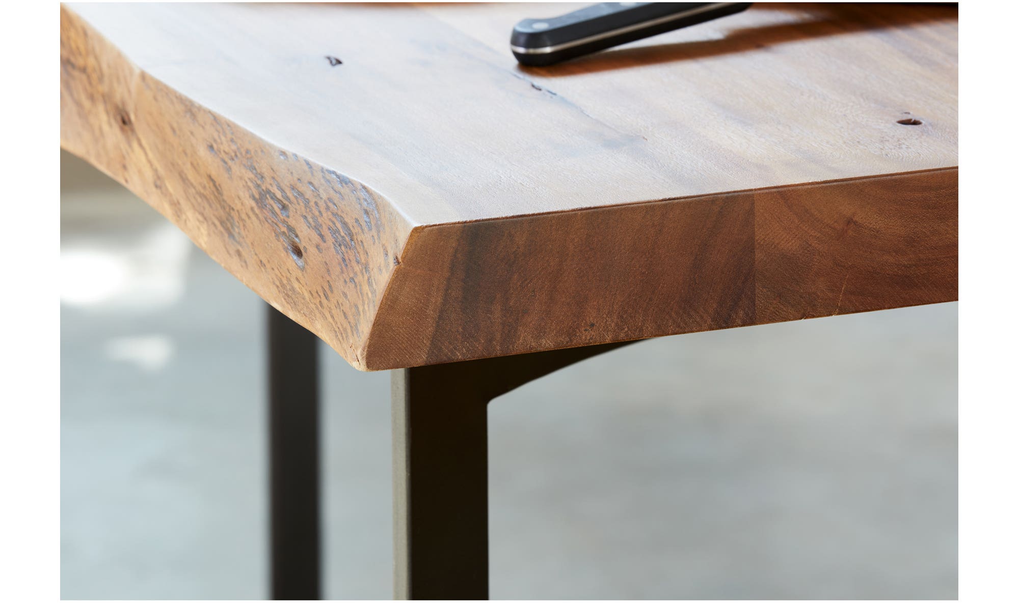 Moes Bent Counter Table VE-1039