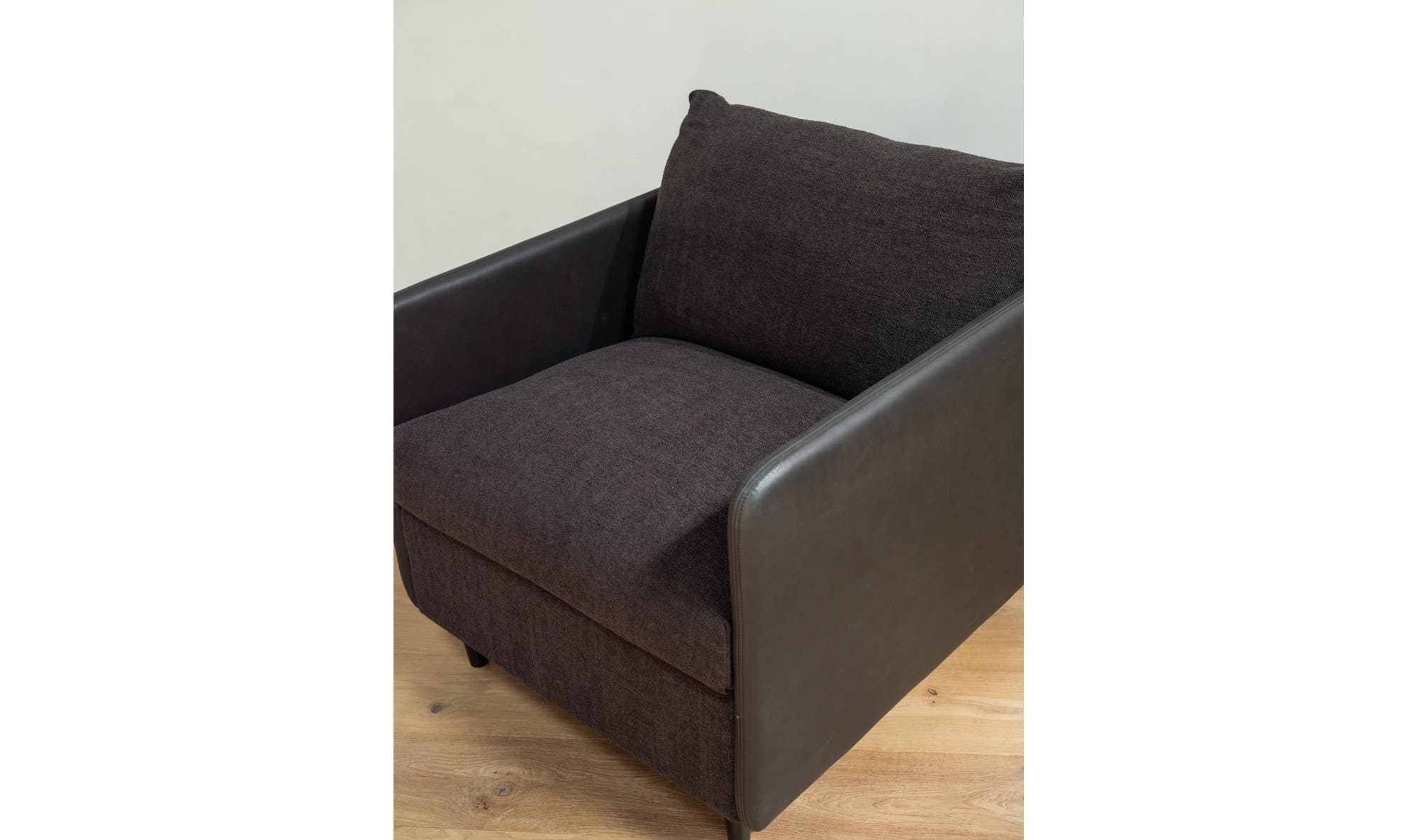 Moes Teller Accent Chair VV-1005