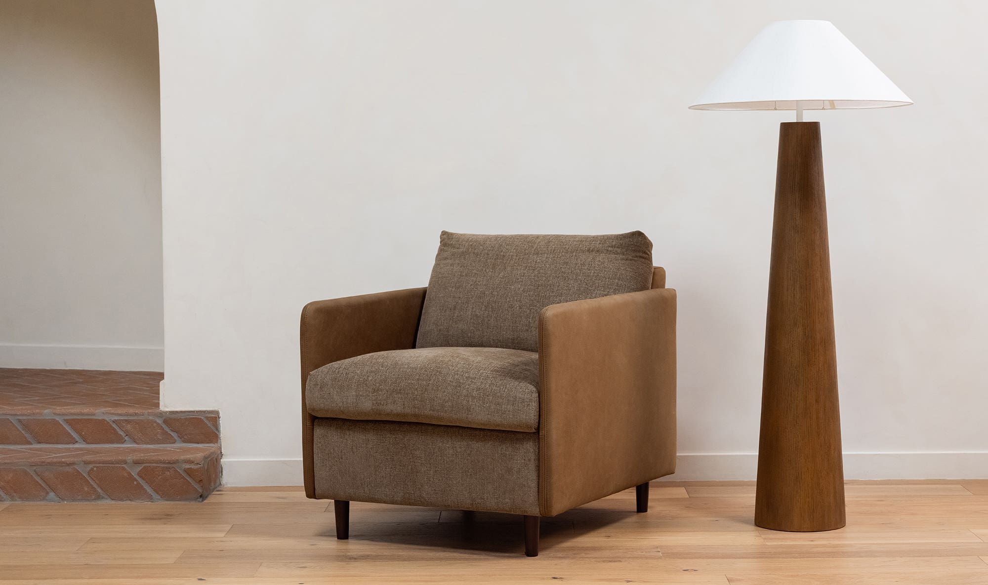 Moes Teller Accent Chair VV-1005