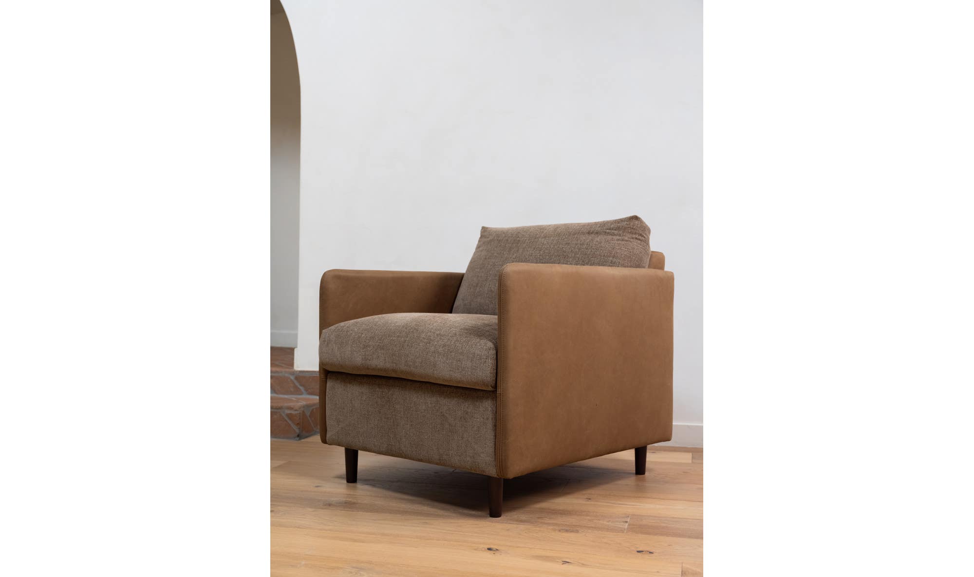 Moes Teller Accent Chair VV-1005