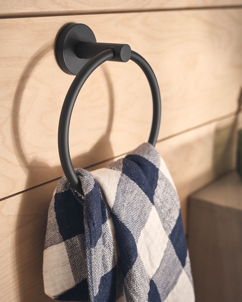 Arlys Towel Ring